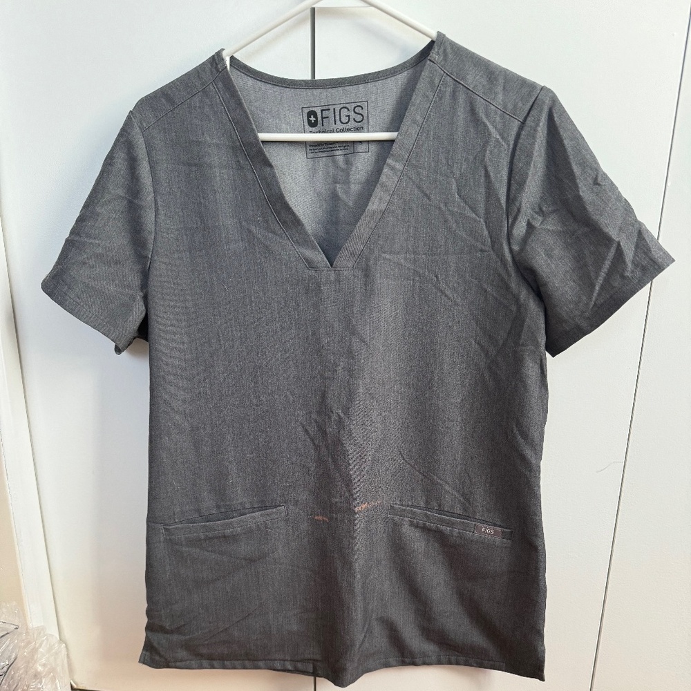 FIGS Technical Collection 3 pocket scrub top Size Small